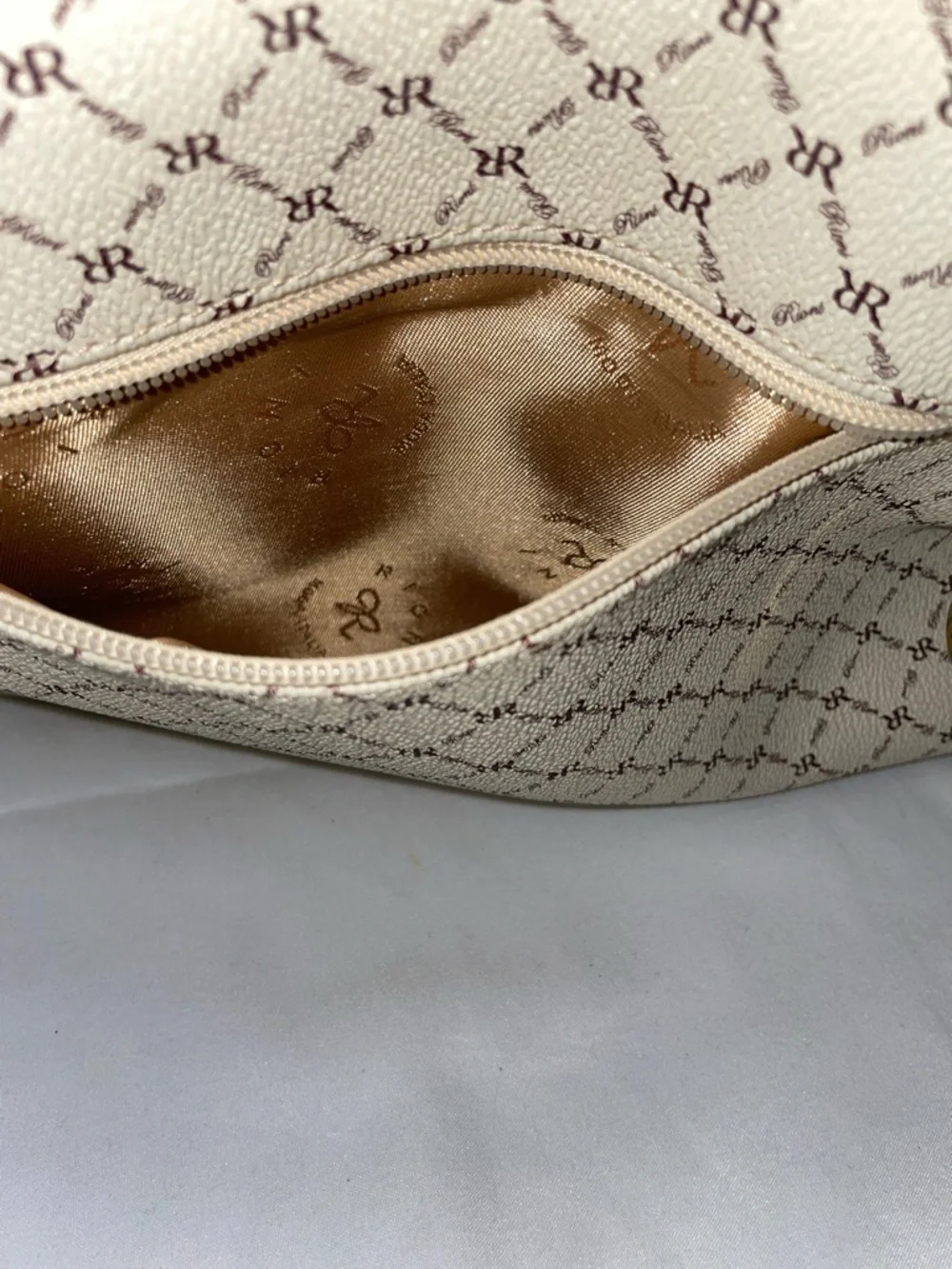 RIONI SIGNATURE EVERY DAY WEEKENDER HANDBAG FTL-04-104